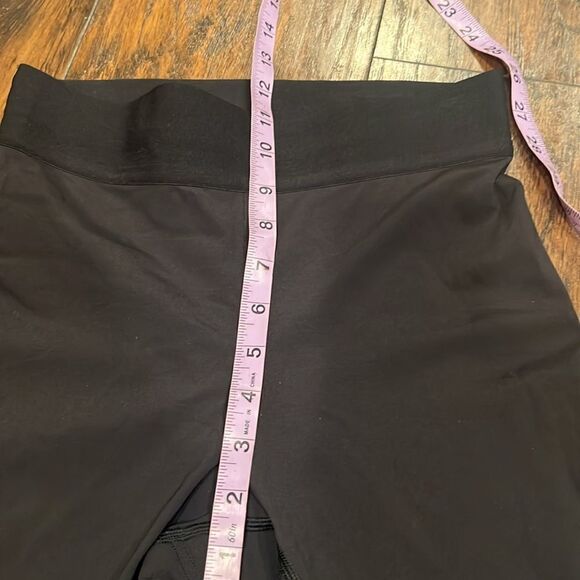 Lululemon To The Beat Crop black size 6 in EUC reflective soulcycle lululemon - Picture 10 of 11